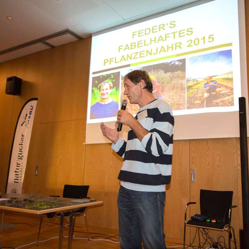 Jürgen Feder (Extrembotaniker) während seines mitreisenden Vortrags über seine Pflanzenerlebnisse 2015, (c) Gaby Schulemann-Maier