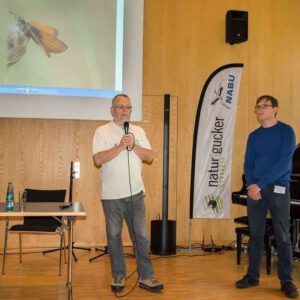Stefan Munzinger (naturgucker.de, links) ehrte den Nachwuchs-Preisträger Felix Engelbrecht des Wettbewerbs SIGMA naturbild 2016, (c) Gaby Schulemann-Maier