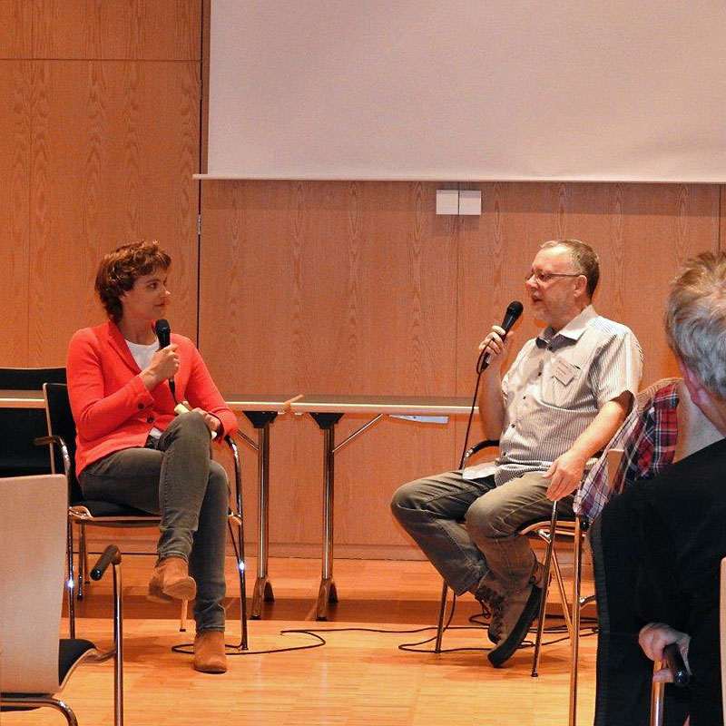 Moderatorin Lena Ganschow im Gespräch mit Stefan Munzinger, (c) Carolin Zimmermann