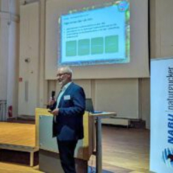 Dr. Andreas Lindemann stellte das Engagement der Niedersächsischen Bingo-Umweltstiftung vor, (c) Gaby Schulemann-Maier